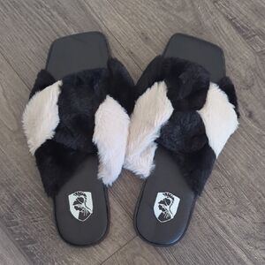 VHNY Black and Cream Women's Slippers NWOT